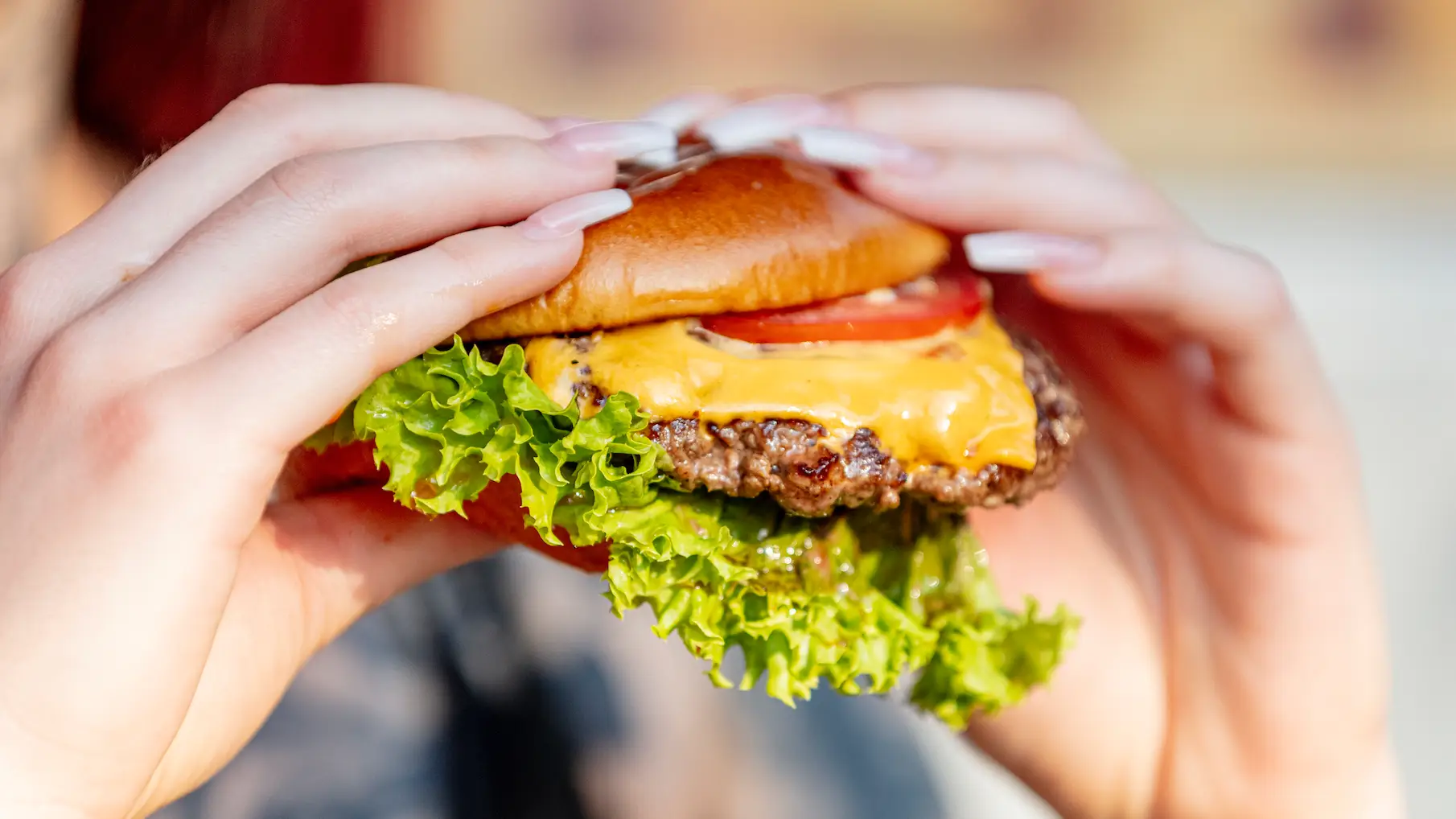 Scientist reveals the exact amount of minutes eating one cheeseburger takes off your life