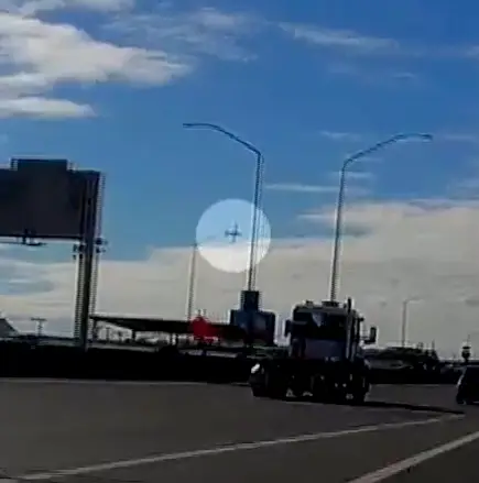 Witnesses saw the plane flying at low altitude (Ken Schmidt/Hawaii News Now)