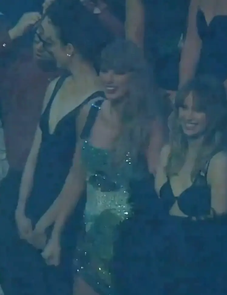 Fans were quick to assume that Jack Antonoff was putting in AirPods during Katy Perry's VMAs performance (MTV)