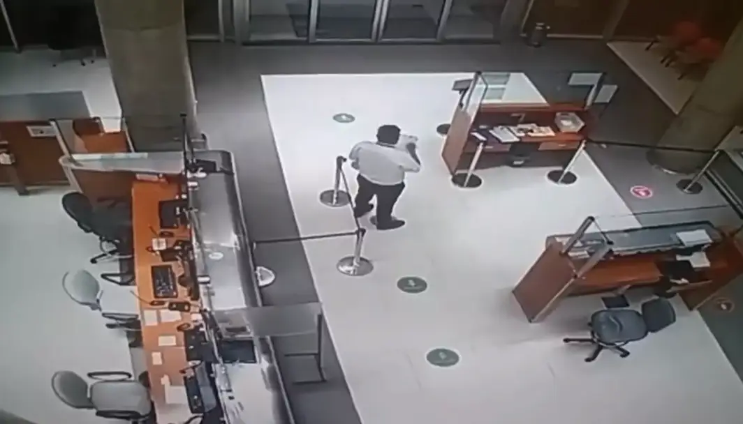 As you can see, the patient was nowhere to be seen. (Newsflash)