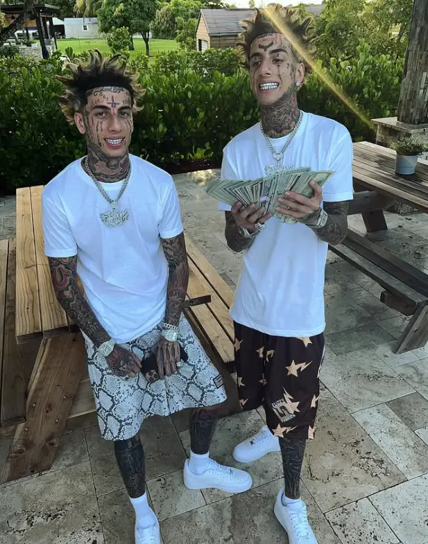 The brothers aren't shy about flashing the cash they make (Instagram/@kodiyakredd)