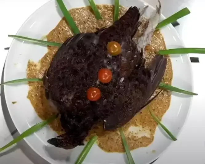 Well... that is certainly an interesting approach to food (YouTube/MasterChef España)