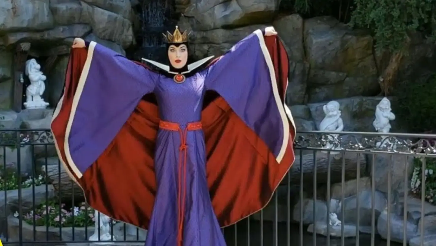 Apparently not all the staff members are keen on the 'Disney Hug Rule' (Good Morning America)