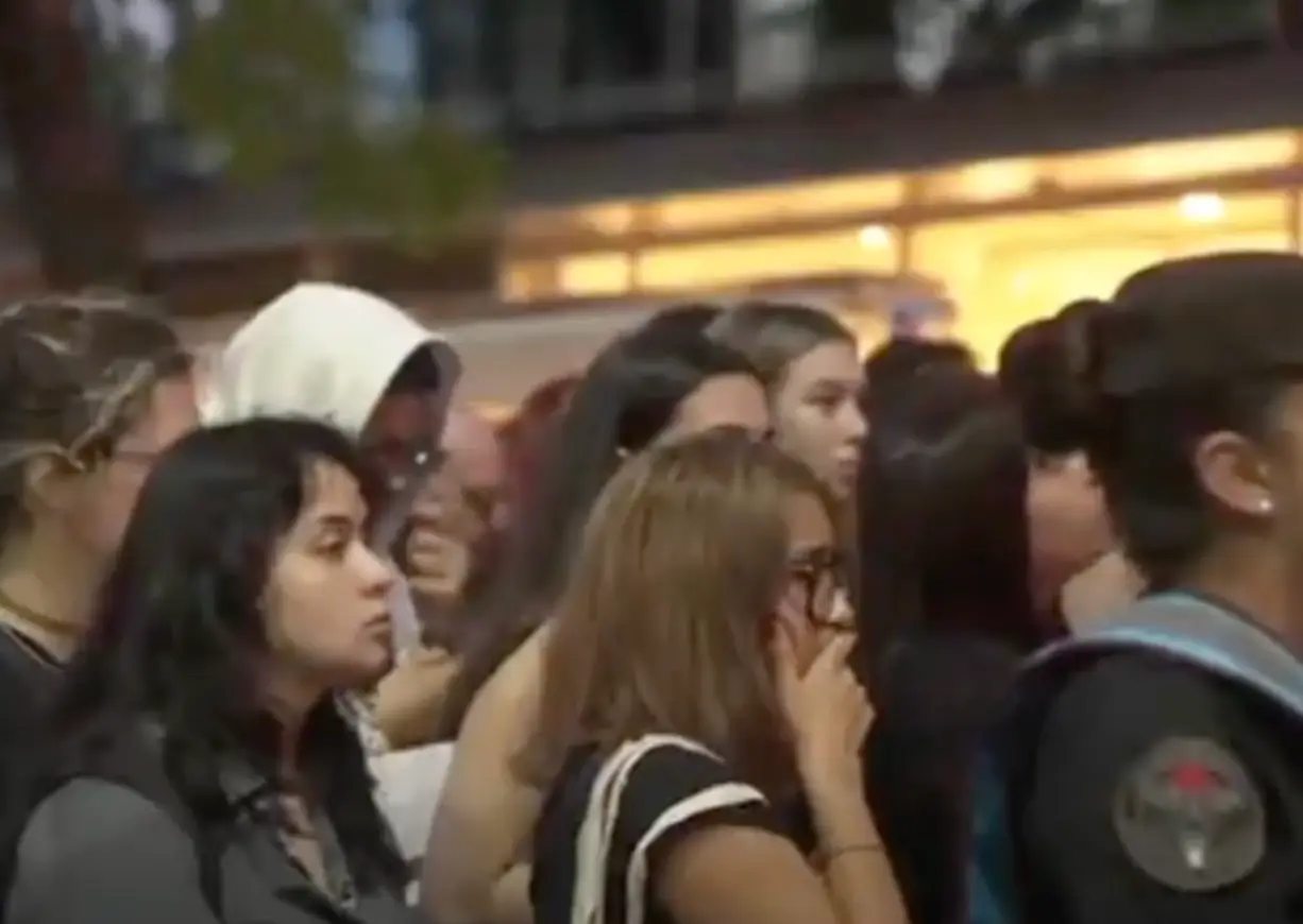 Fans gathered outside Liam Payne's hotel following the tragedy (6abc Philadelphia) 