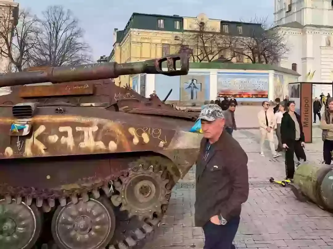 The US Senator has visited Ukraine several times (Twitter/@SenMarkKelly)