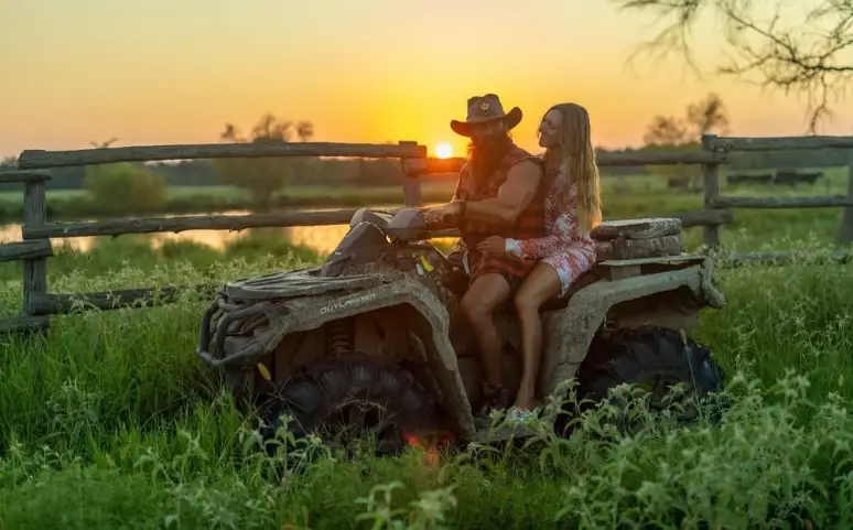 They met in 2004 - and were engaged weeks later (Instagram/liverking)
