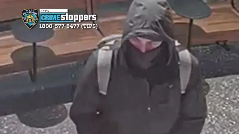 The suspect was pictured on CCTV before shooting Thompson (NYPD)