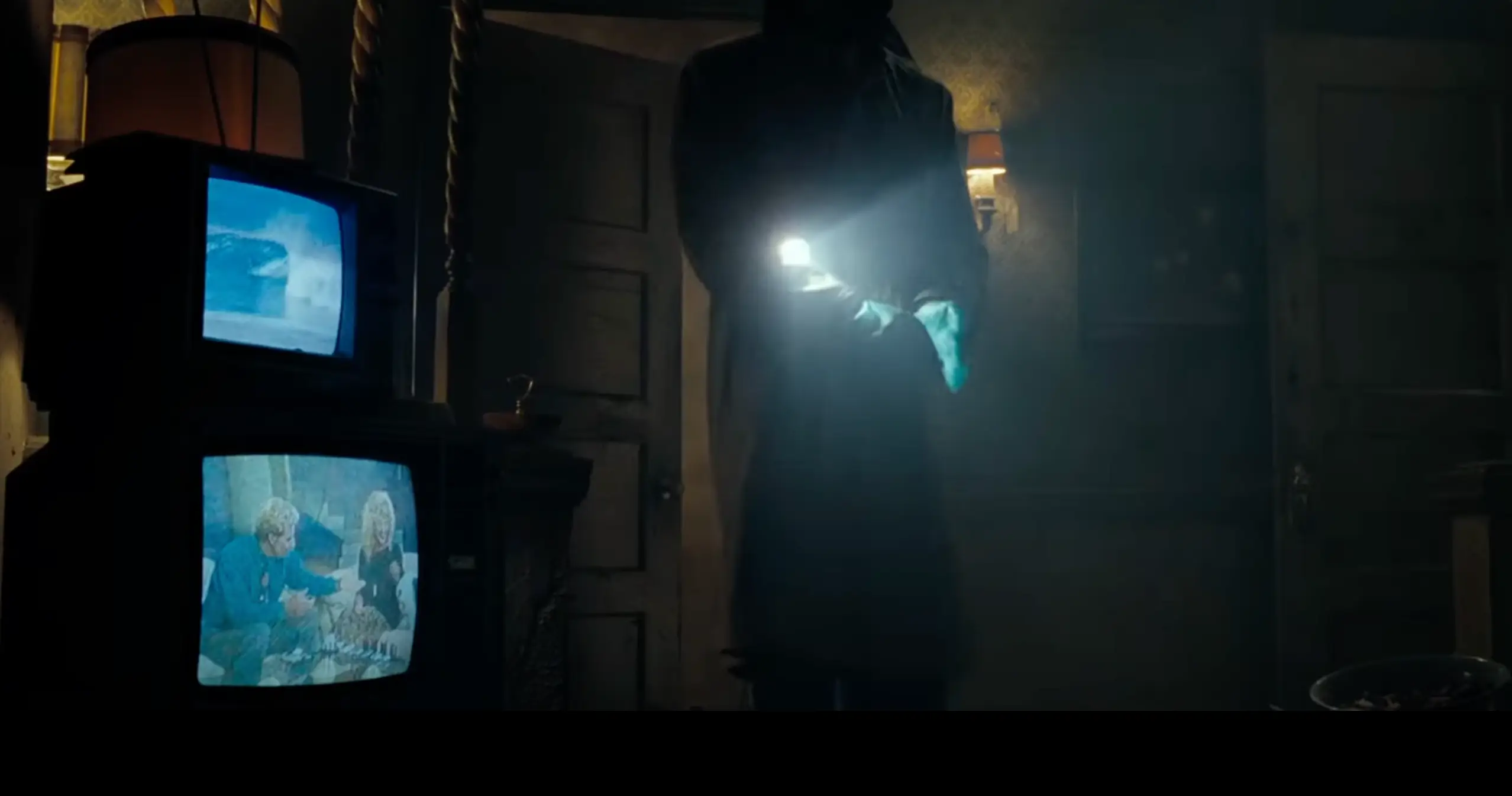 A shot from the 'Gluttony' scene in Se7en.