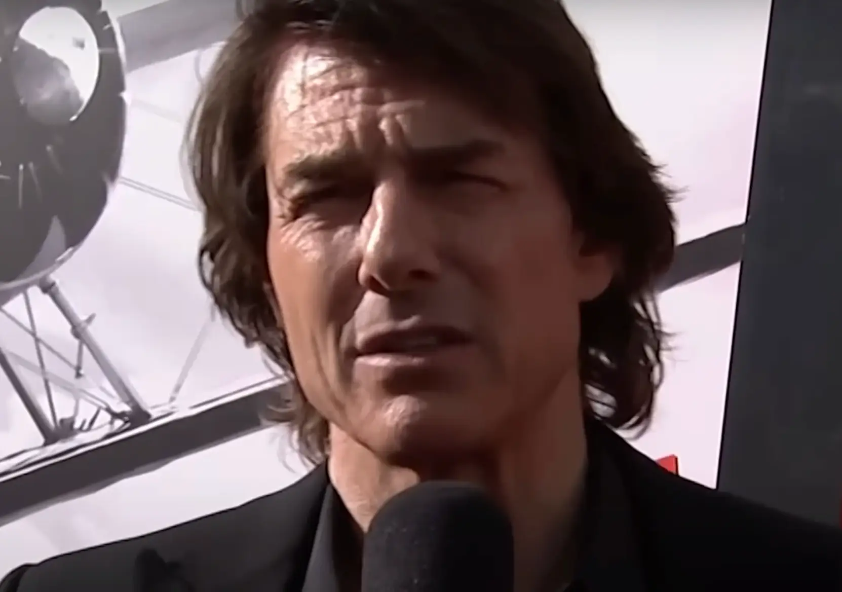 People began questioning Cruise's relationship with his children (E! News/YouTube)