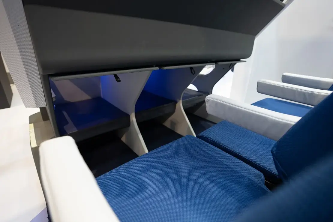 Not everyone is impressed with the idea (Chaise Longue)