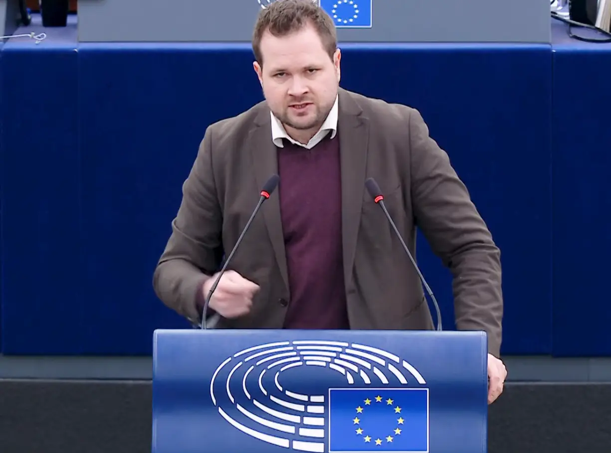Anders Vistisen launched an unconventional attack on Donald Trump at the European Parliament (APT/Youtube)