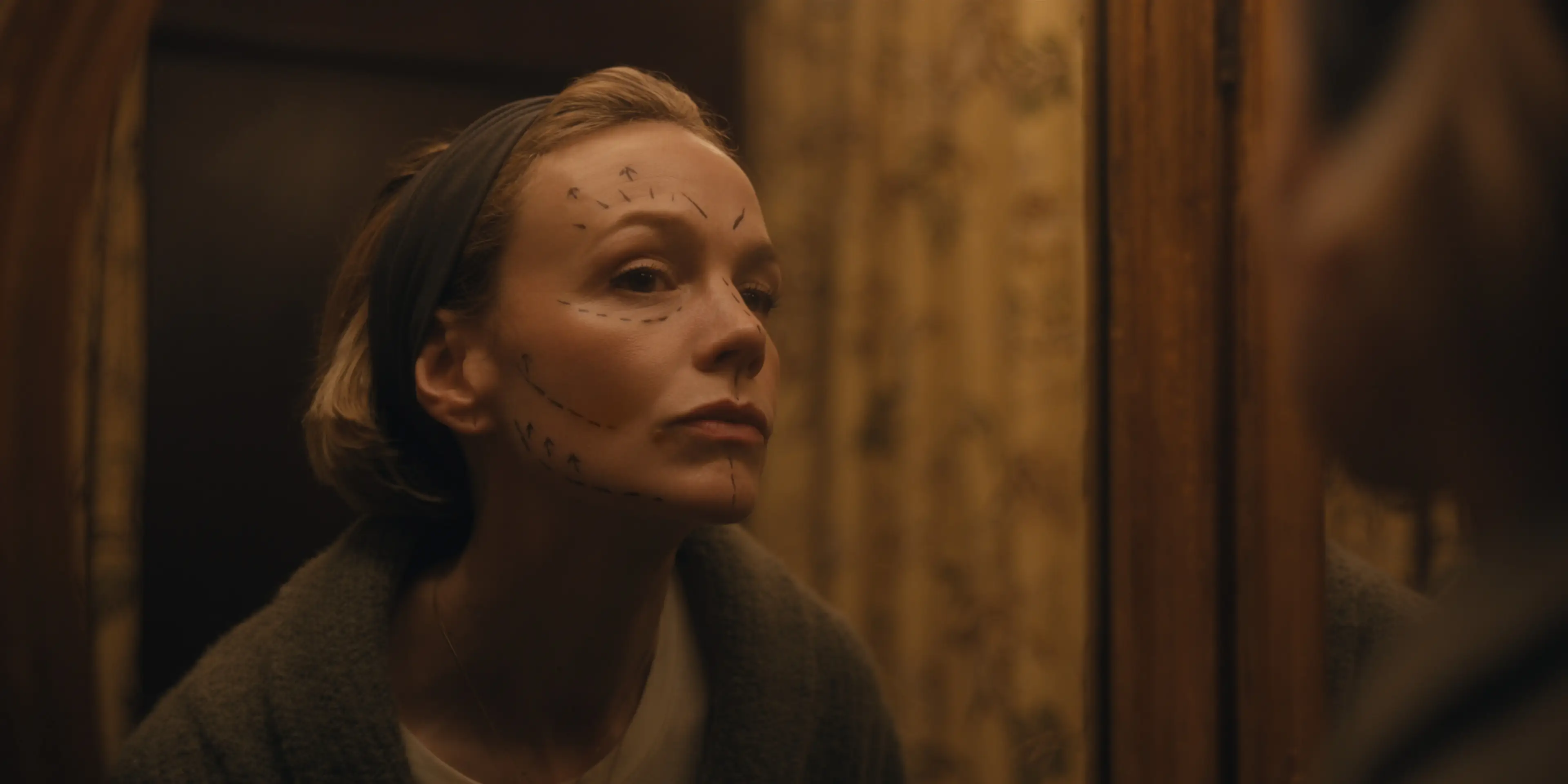 Carey Mulligan stars as disgruntled Brit Lindsay in Beef's second season (Netflix)