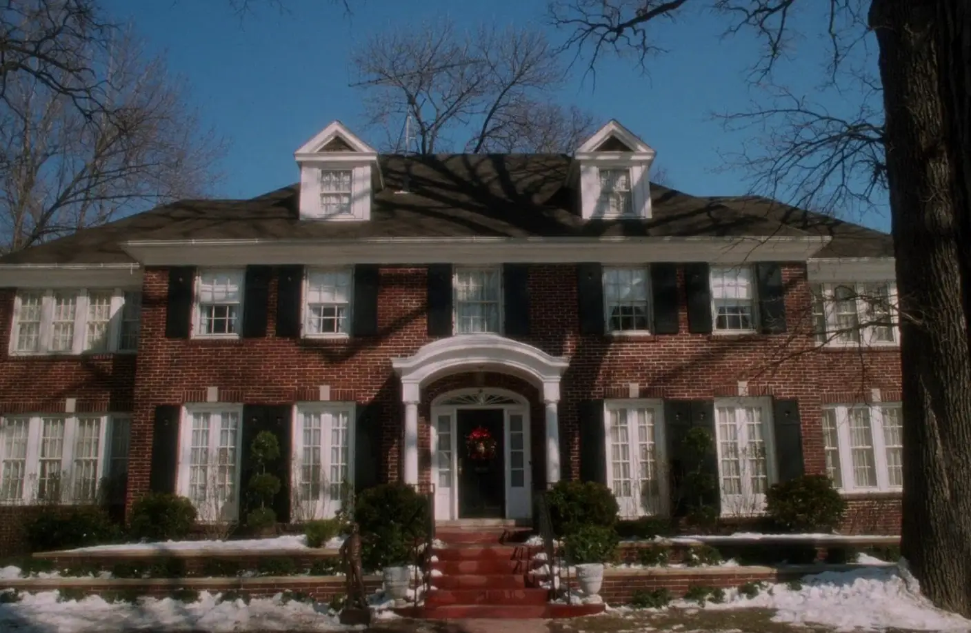 The house has 10 bedrooms (20th Century Fox) 