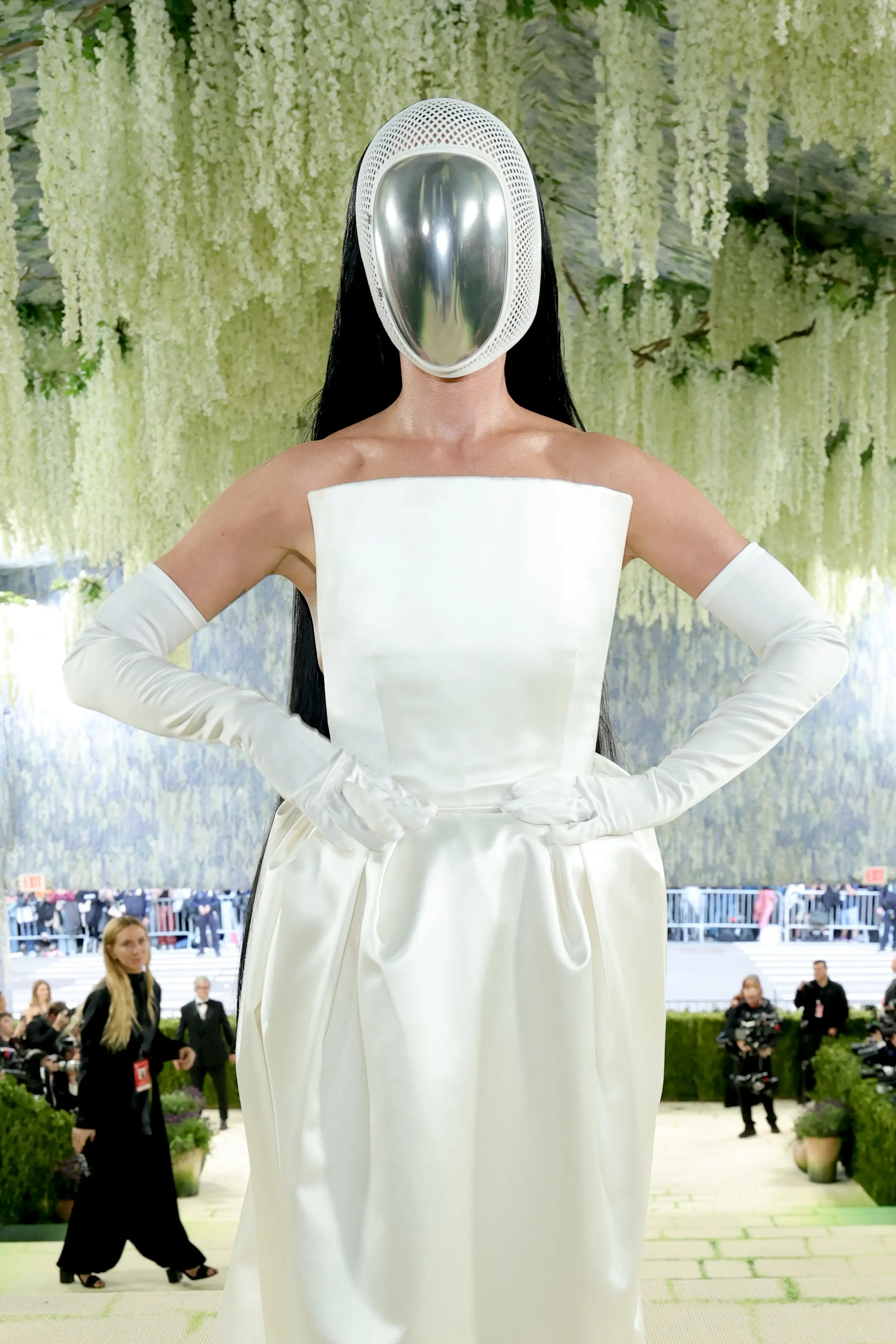 Katy Perry wore a futuristic-looking mask to the Met (Kevin Mazur/MG26/Getty Images for The Met Museum/Vogue)