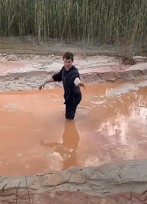 Callum struggles to get out of the quicksand (YouTube/STORROR)