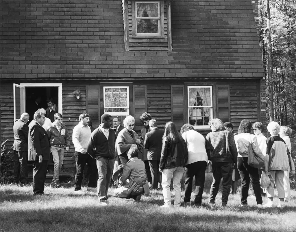 Jurors in the murder trial of Daniel LaPlante walk out of the home of the victims to see where the bodies were located after they had been killed in Townsend, on Oct. 6, 1988. Jurors in the trial of LaPlante, who is accused of killing a Townsend woman and her two children spent the day touring sites related to the case (Janet Knott/The Boston Globe via Getty Images)