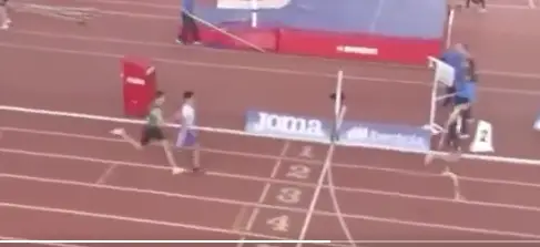 The moment Daniel Lopez went into Mario Palencia's path and was 'pushed' (Twitter/@SVElClarin)