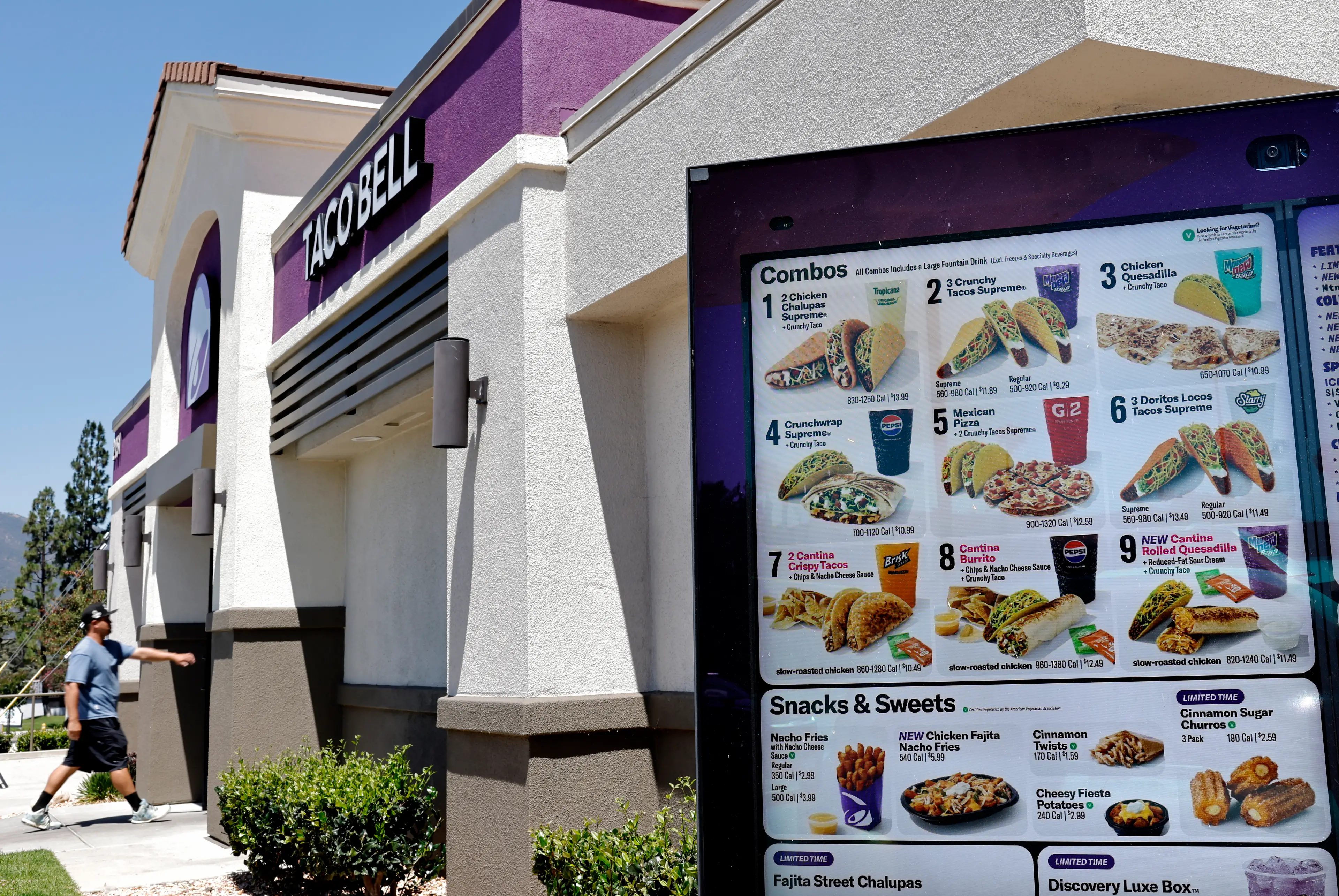 Taco Bell has recalled lettuce from some of its restaurants (Mario Tama/Getty Images)