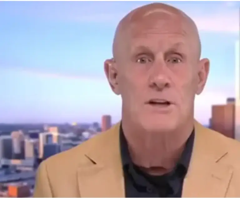 Viewers were confused over the US Navy Admiral's neck (Fox News)