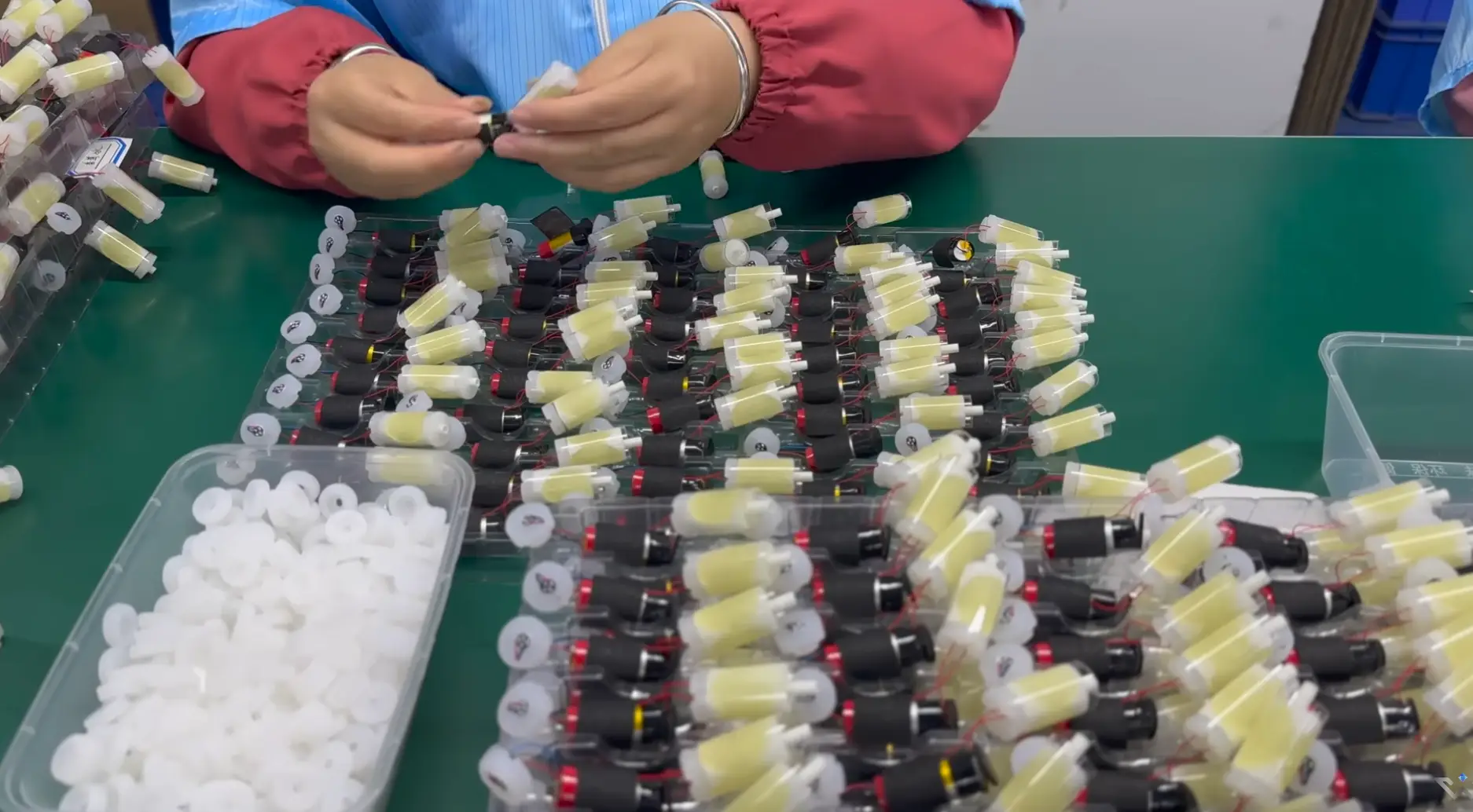 People were horrified to see how the vapes were made. (Welement/YouTube)