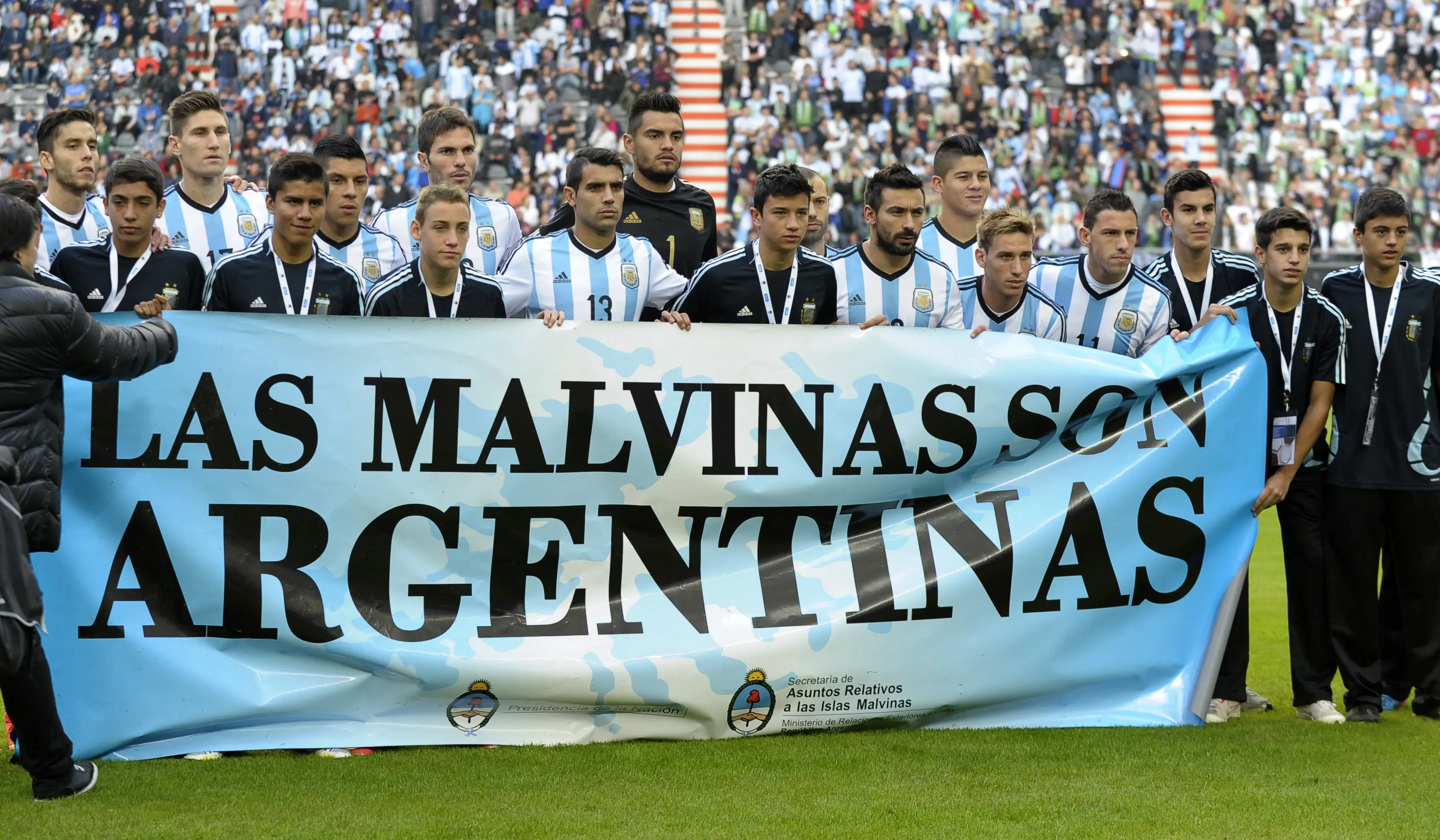 The same banner appeared in 2014 (ALEJANDRO PAGNI / AFP via Getty Images)