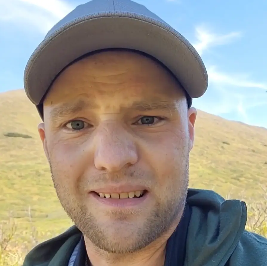 Tyler Johnson remained calm as rescuers came for him. (Storyful)