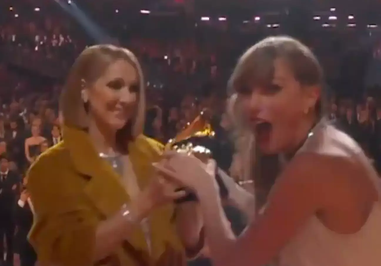 Swift didn't look at Dion as she accepted her award.