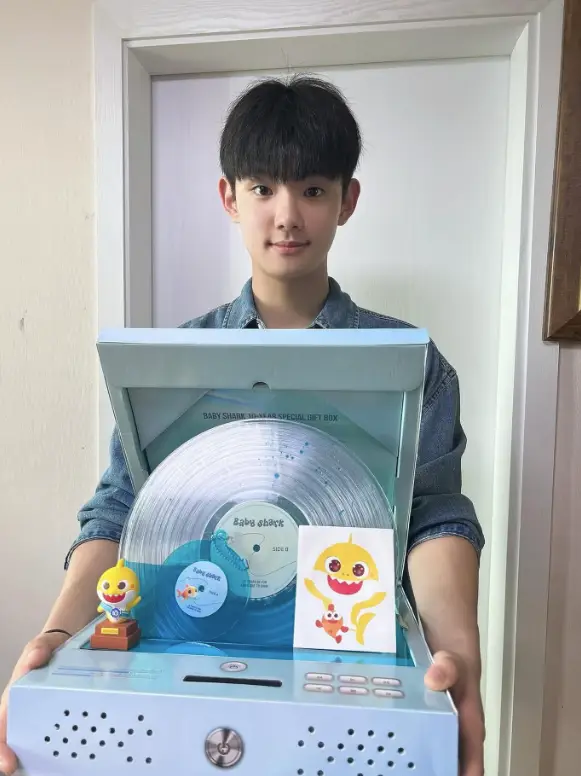 Park is now launching is own solo Kpop career (@geonroung/Instagram)