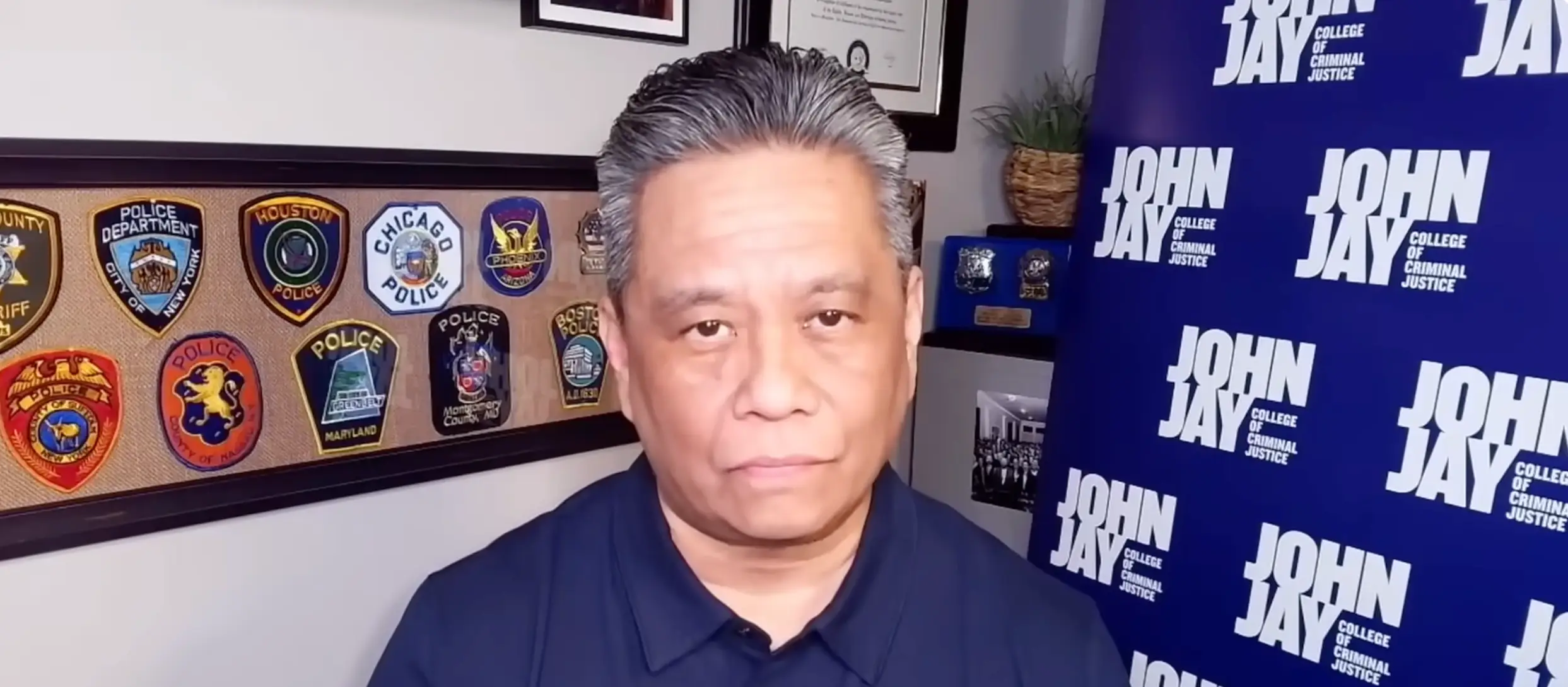 A former NYPD detective also issued a warning (YouTube/InsideEdition)