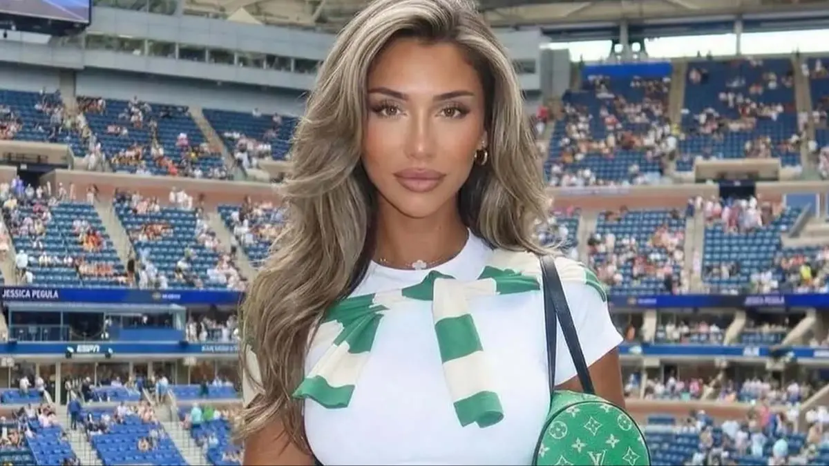 Instagram/@laurenblakeee