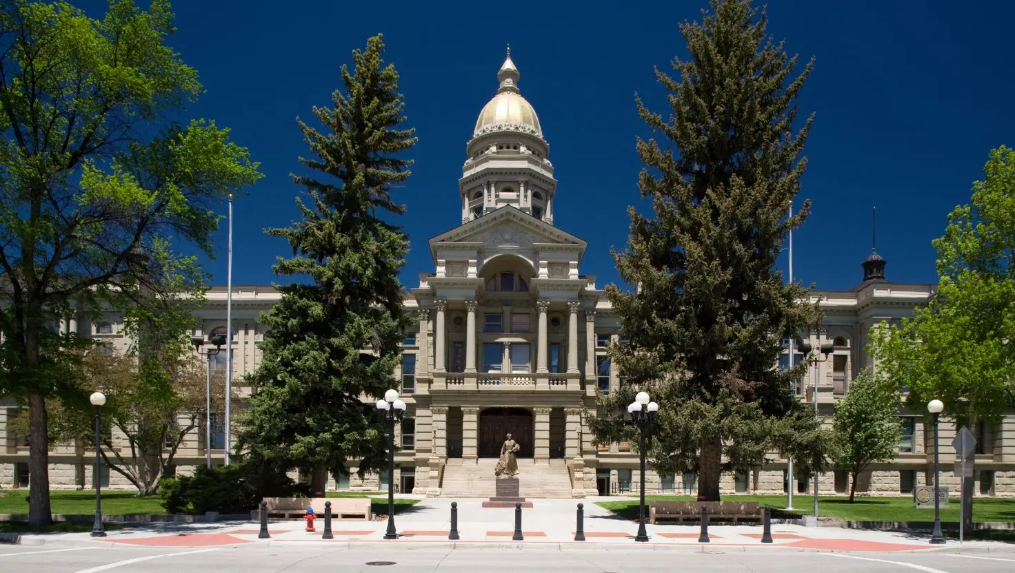 62 percent of voters from Wyoming said they believed Trump was doing well in the White House (Wyoming State Capitol, Cheyenne, Wyoming, USA)