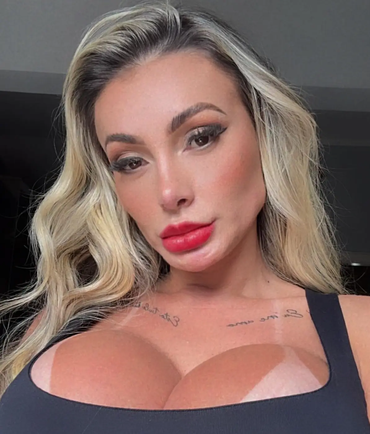 It's thought that Andressa has since returned to work (andressaurachoficial/Instagram)