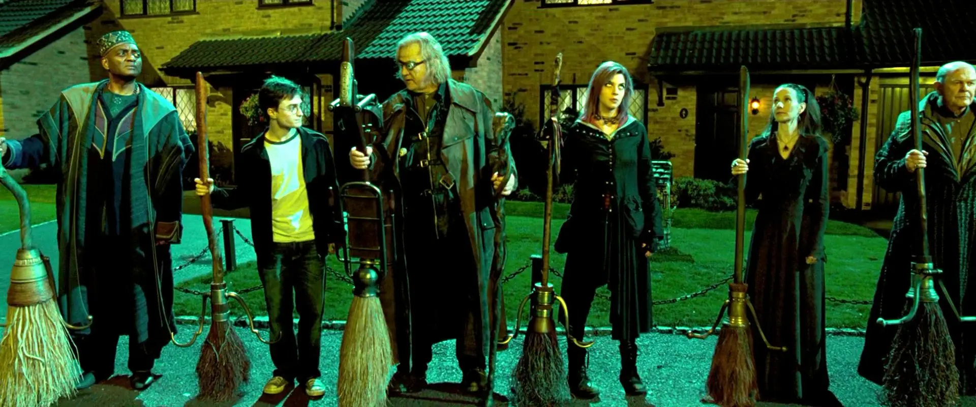 Peter Cartwright (far right) (Warner Bros)