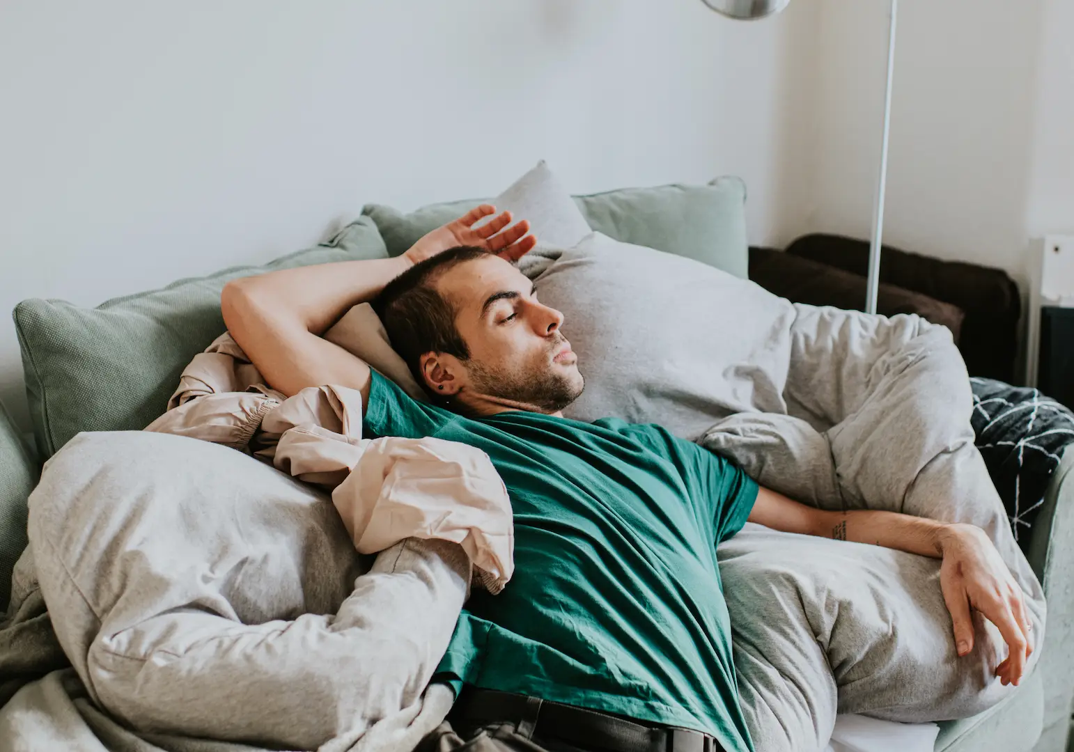 This doesn't look like the ideal sleeping space, but maybe he just needs the military method (Getty Stock Photo)