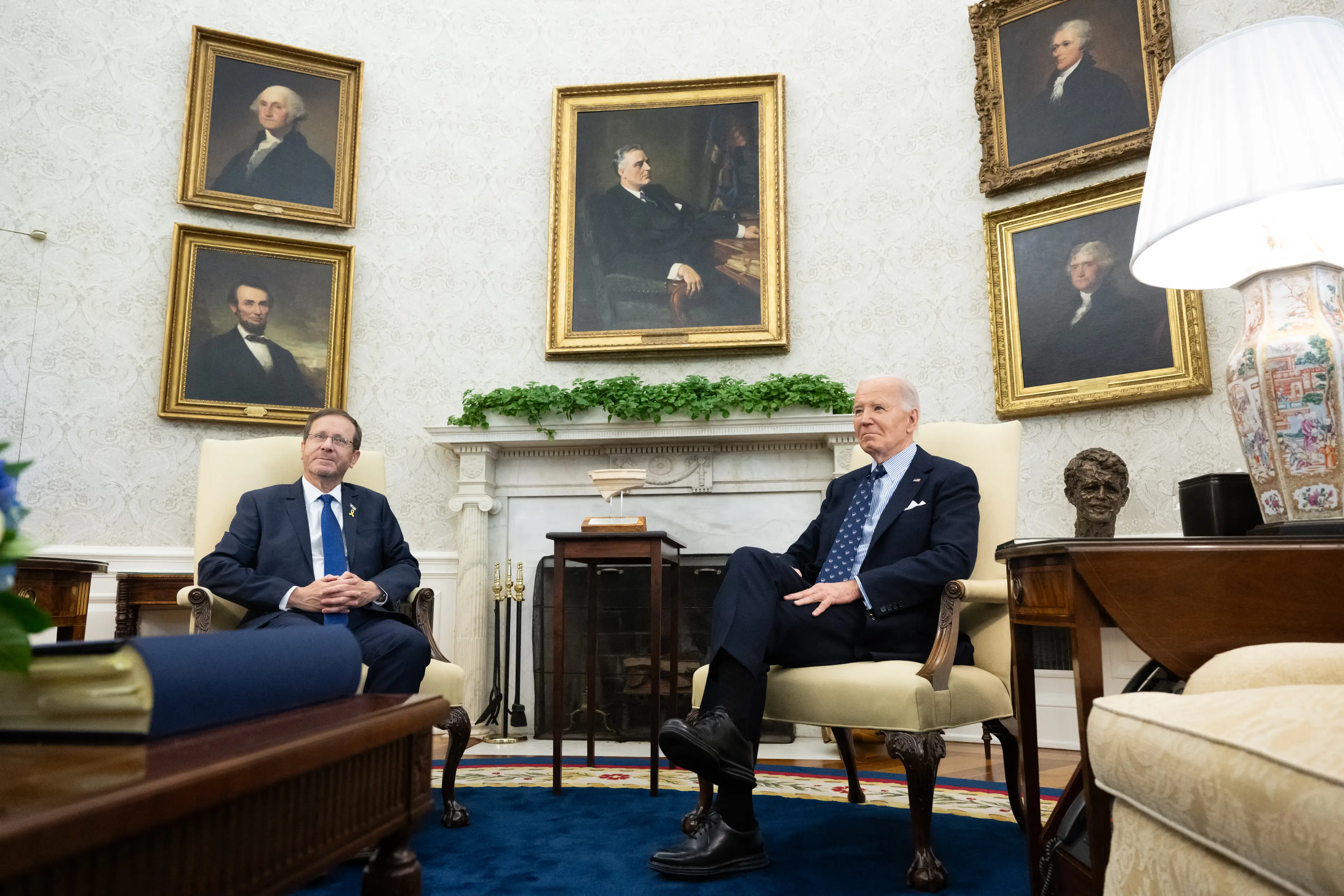 The Oval Office does look a bit different from before (SAUL LOEB/AFP via Getty Images)