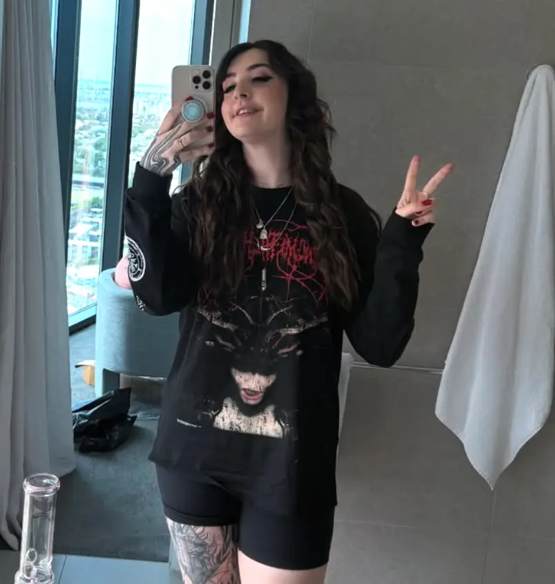 Sarah hopes to normalize the condition (talltattedgirl/Instagram)