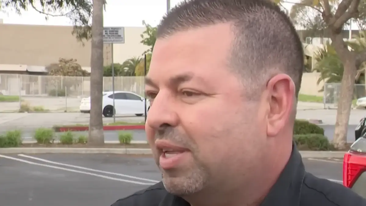 Guillermo Ortiz was working at Planet Hollywood when he encountered a horrible note (KTLA5)