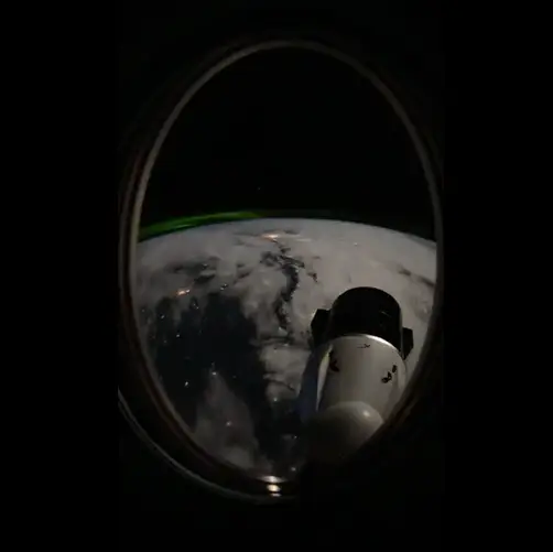 The video shows the spacecraft orbiting Earth (SpaceX)
