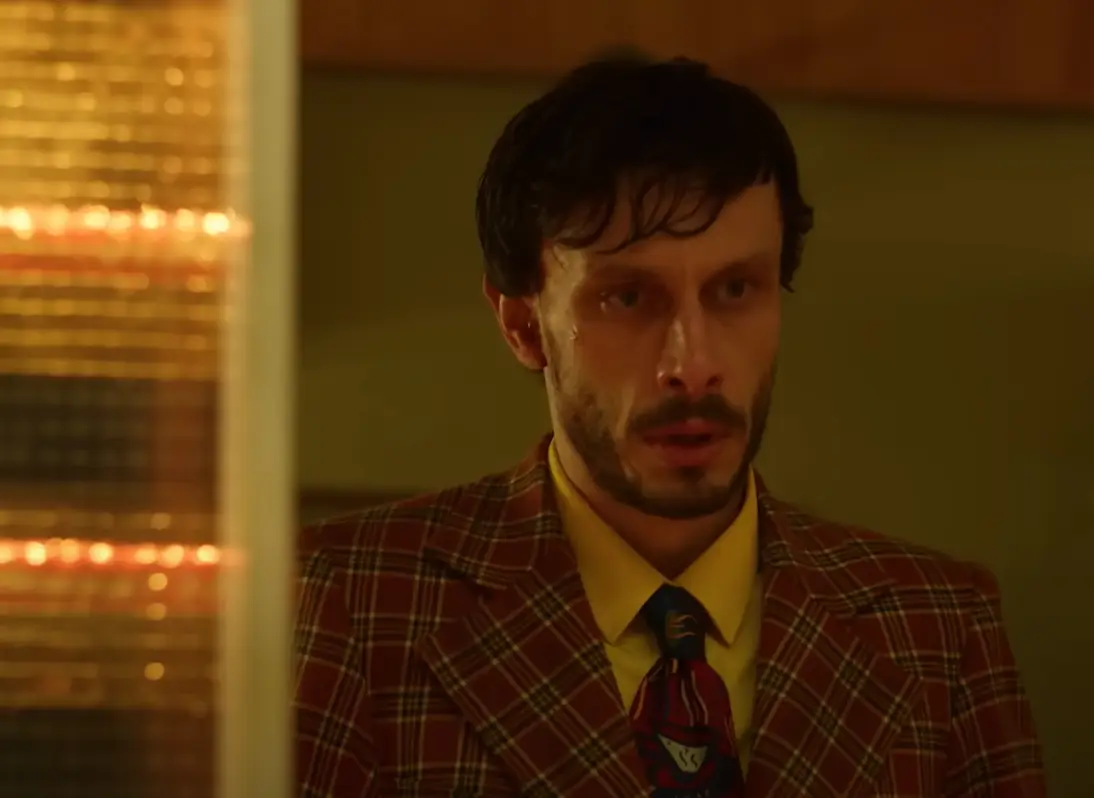 The show also hones in on the relationship between Donny and writer Darrien (Netflix) 