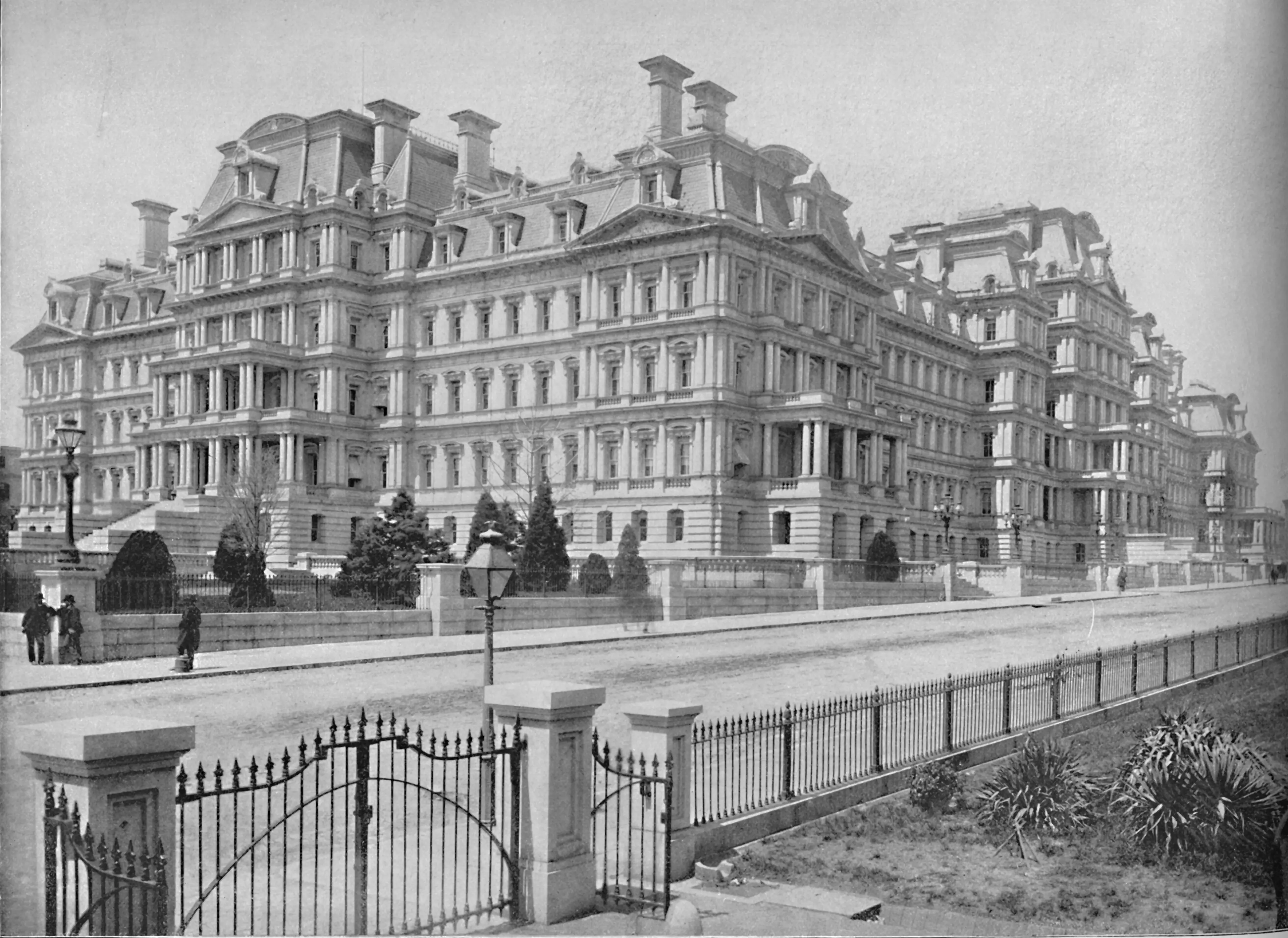 A photo of building around 1897, 11 years after it was opened when it was still called the Army and Navy Building (The Print Collector/Getty Images)