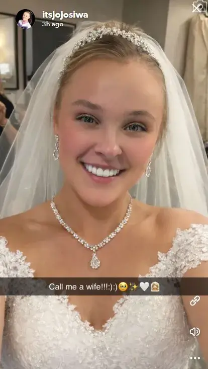 Siwa shared an image of herself as a bride on Snapchat (Snapchat/JoJo Siwa)