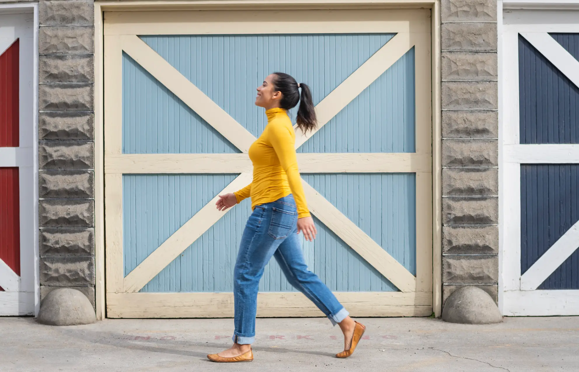 When was the last time you strolled along the sidewalk without being glued to your phone? (Getty Stock Images/ Tony Anderson) 