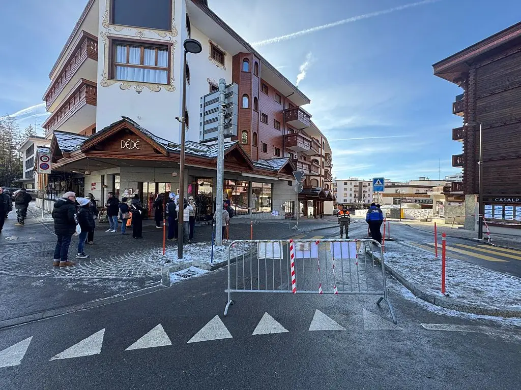 A view of the scene after the several dozen people were killed in a bar in Switzerland (Muhammet Ikbal Arslan/Anadolu via Getty Images)