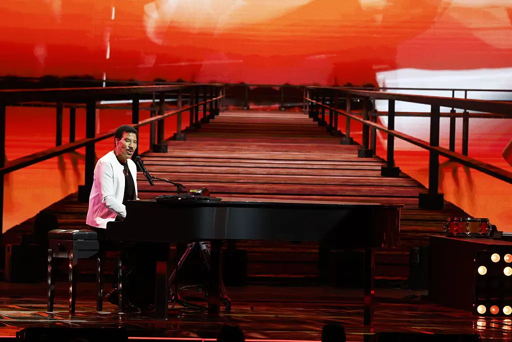 Richie performed one more song by the piano before exiting the stage  (Photo by Jeff Schear/Getty Images for Acrisure Amphitheater)