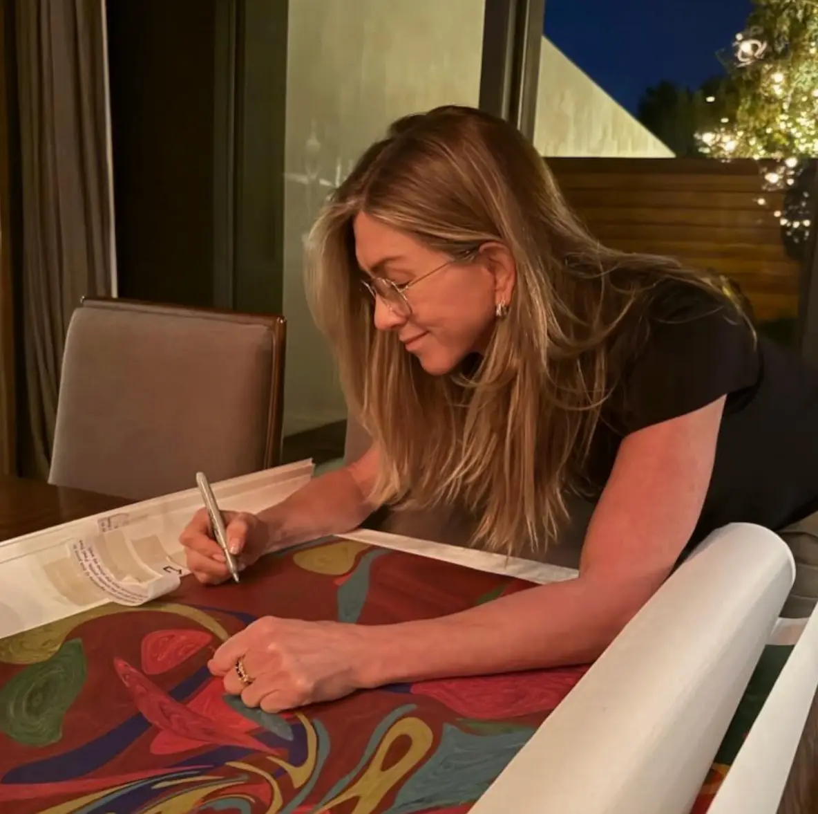 Jennifer Aniston was amongst those signing the prints (MatthewPerryFoundation/Instagram)