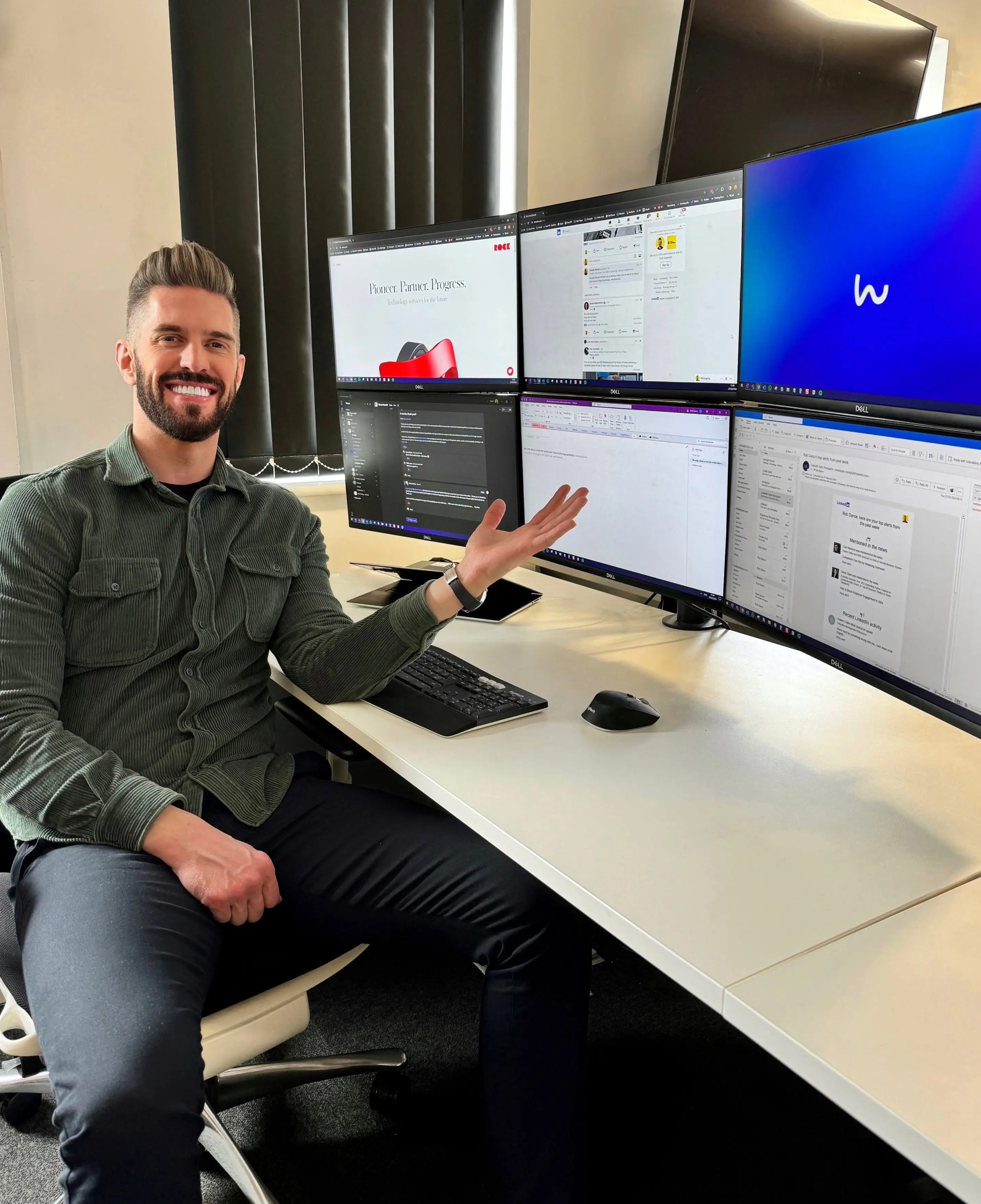 Peoples champion Dance dons six computers at his desk. (X/@RobDance_)
