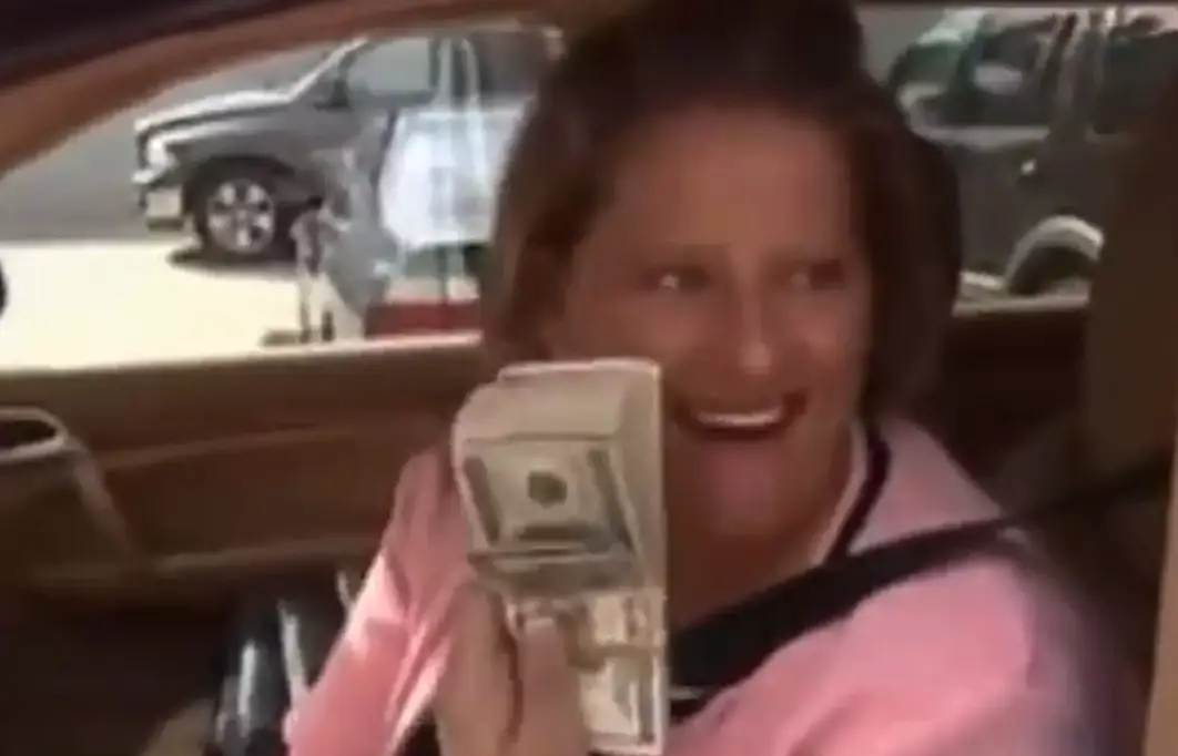 The woman came loaded with money (FOX)