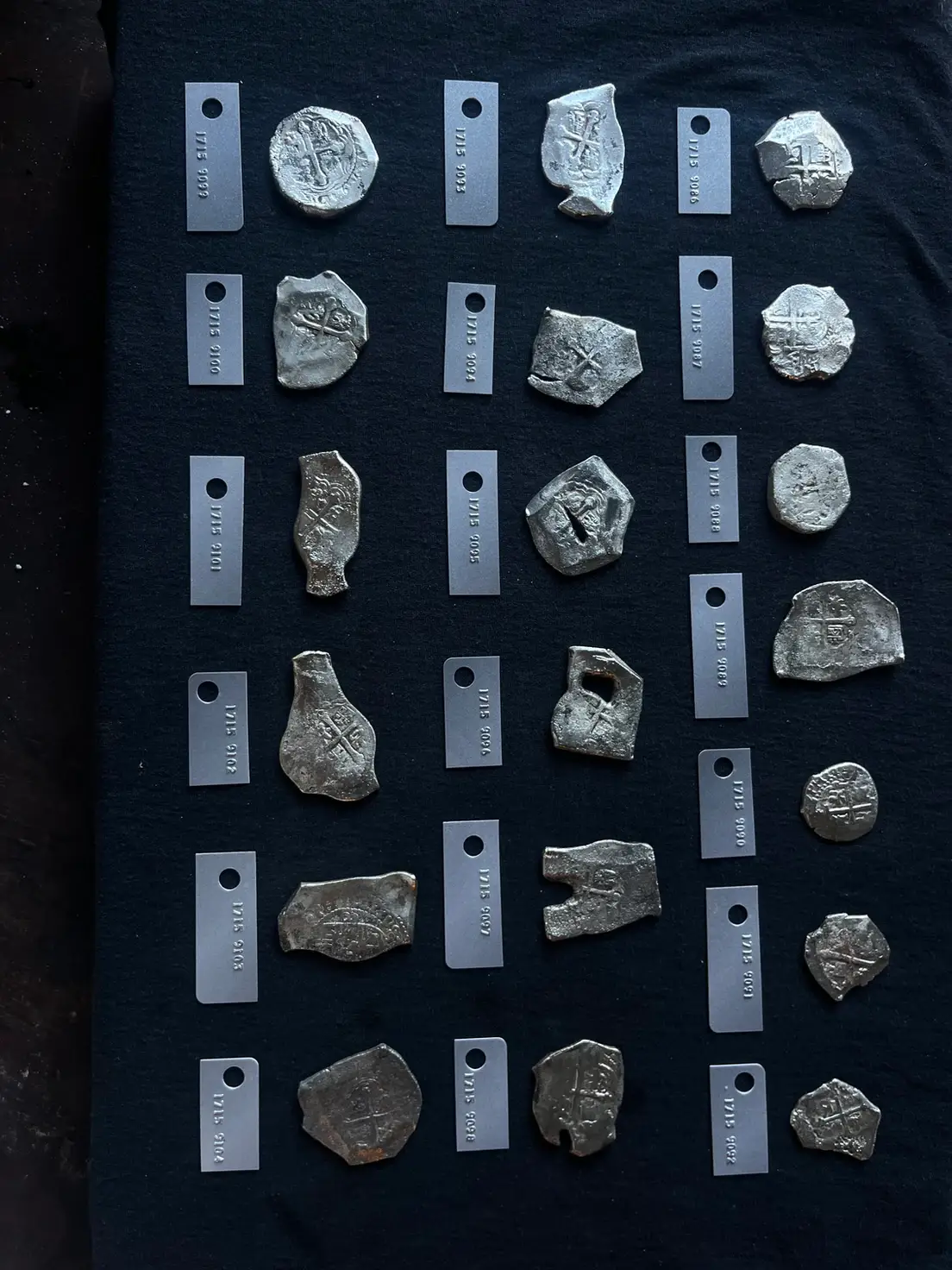 Hundreds of coins were found (1715 Fleet – Queens Jewels)