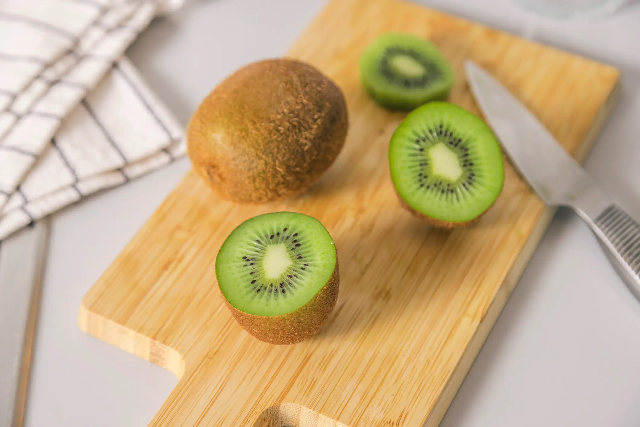 Experts advise that peeled foods may be safer to eat (Image: Getty Stock)