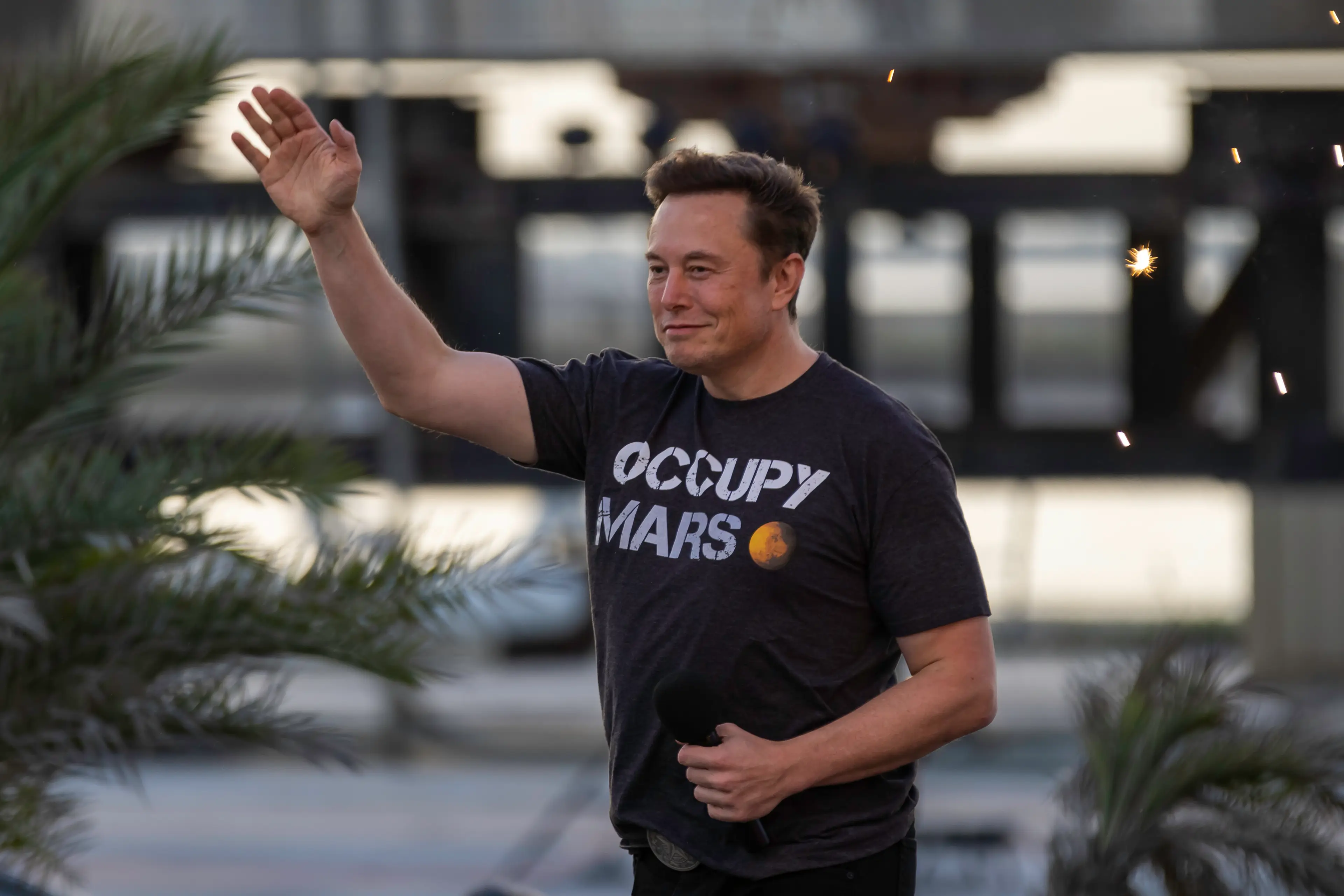 Elon Musk's SpaceX is helping to destroy the ISS (Michael Gonzalez/Getty Images)